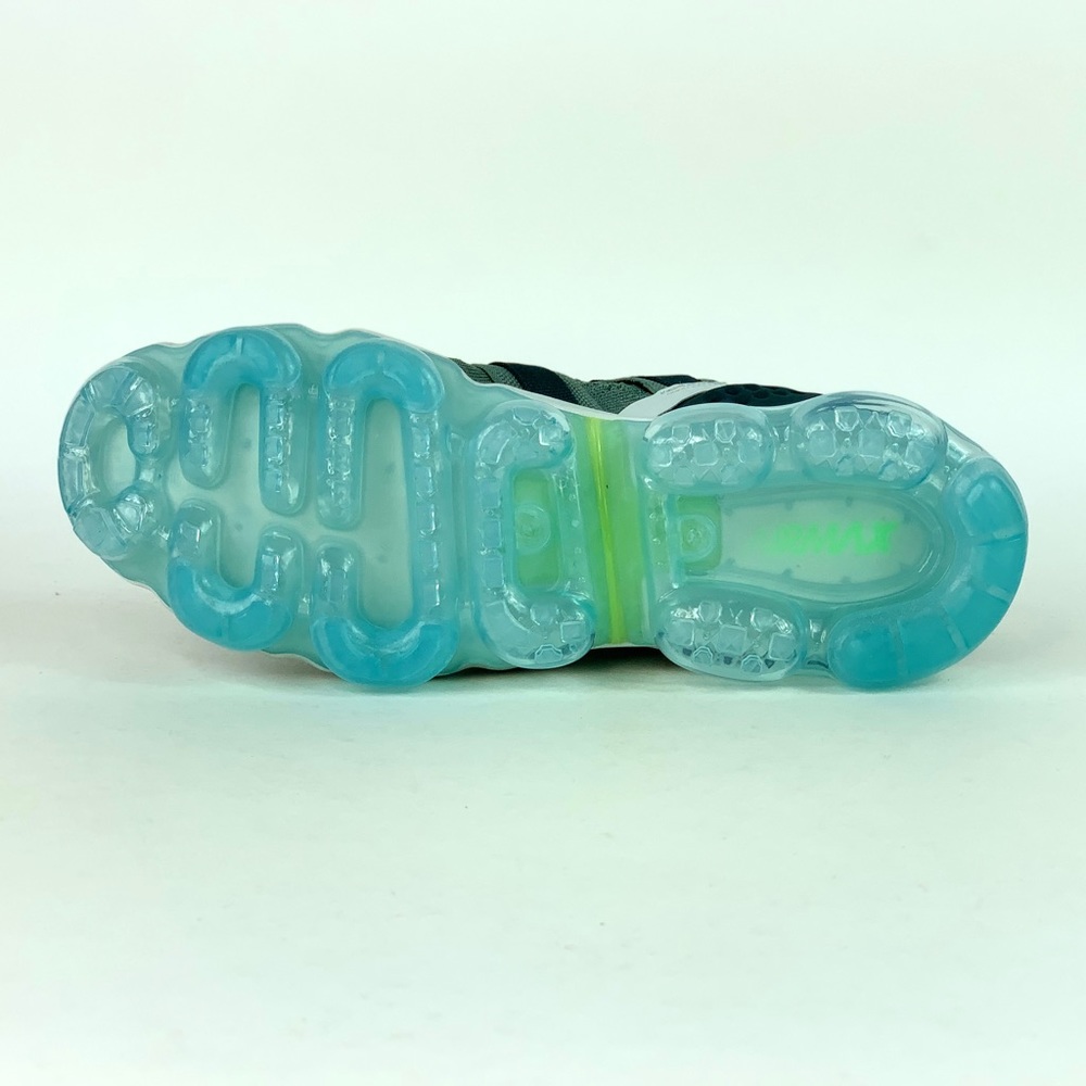 Nike Air VaporMax Flyknit Utility Running Shoe - Picture 7 of 8